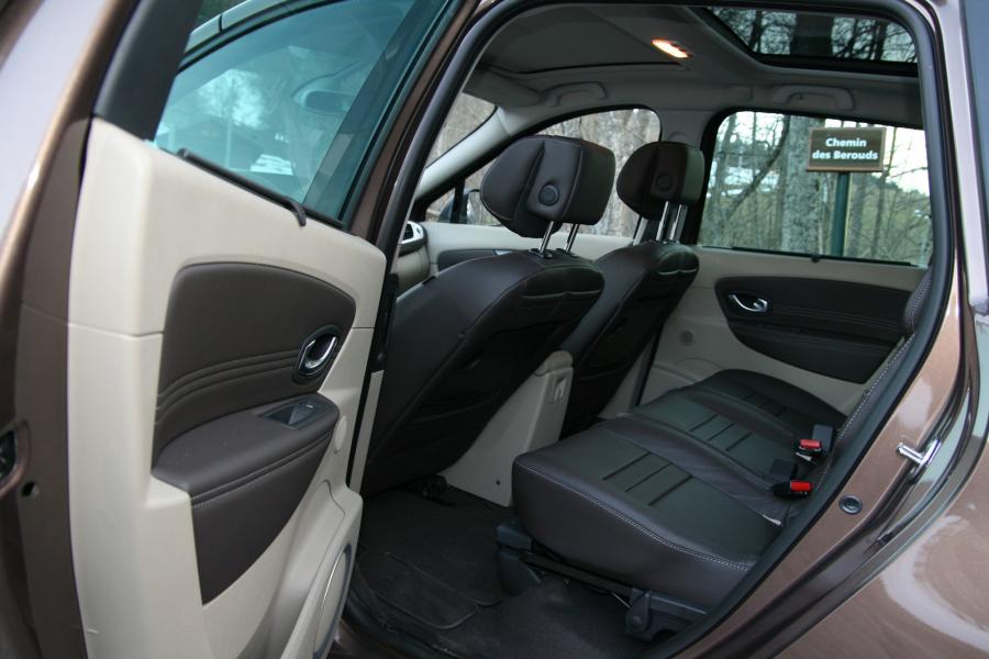 Интерьер Renault Grand Scenic 2009 года  (фото 19 из 65)